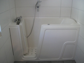 Eingebaute Sitzbadewanne